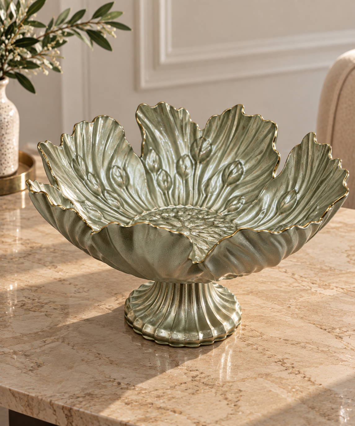 Majestic Leaf Design Centre Bowl