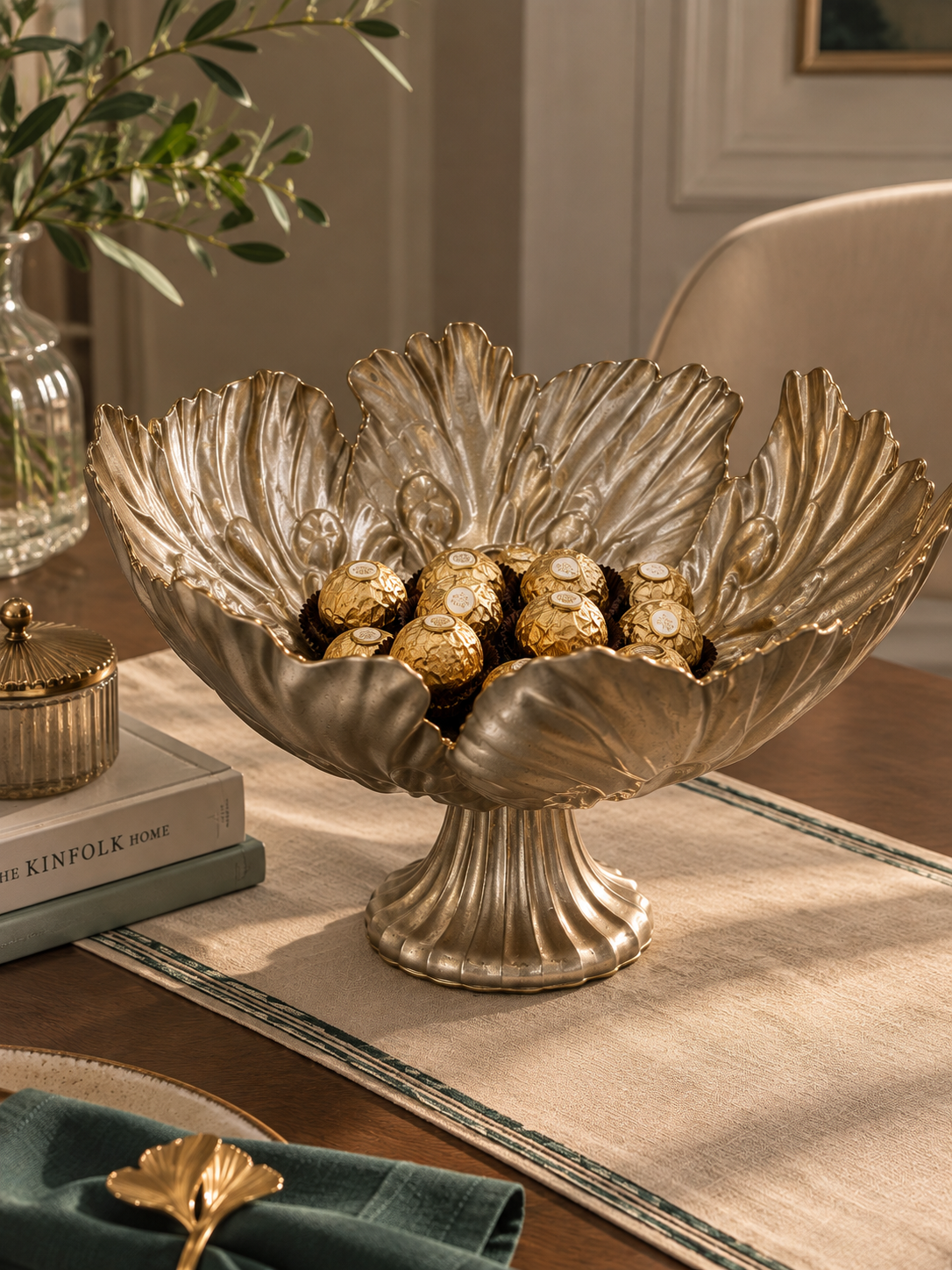 Majestic Leaf Design Centre Bowl
