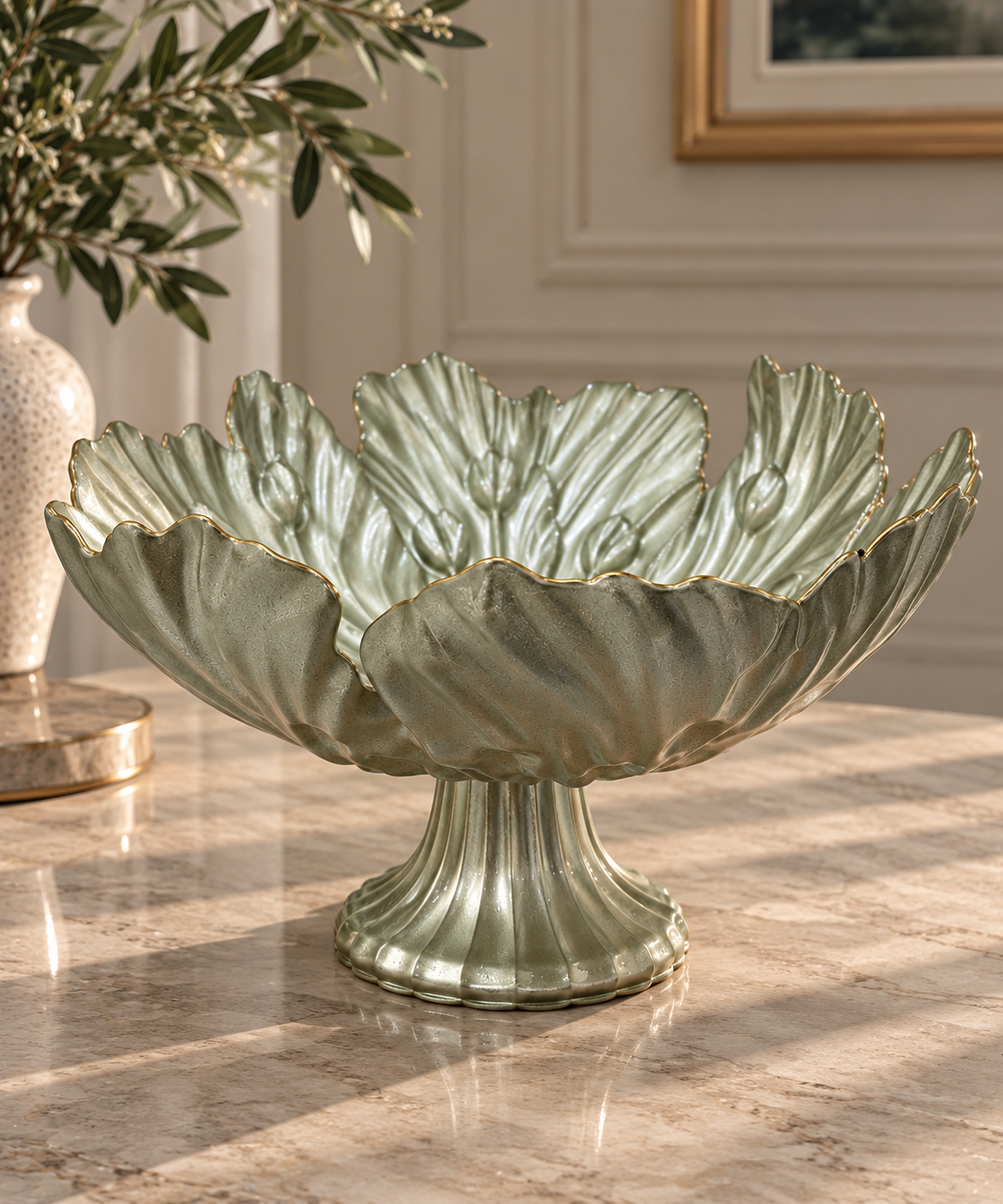 Majestic Leaf Design Centre Bowl